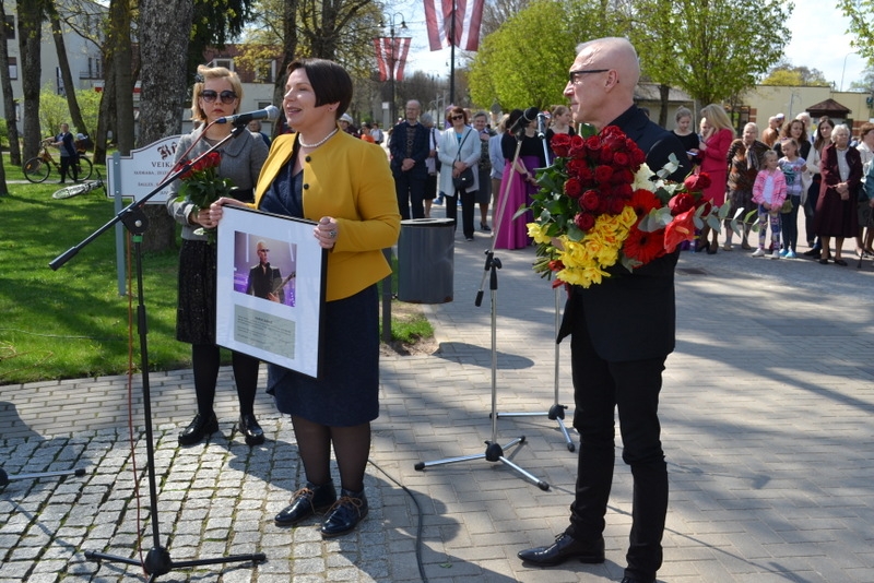 Harijs Zariņš apbalvojuma pasbiegšanā