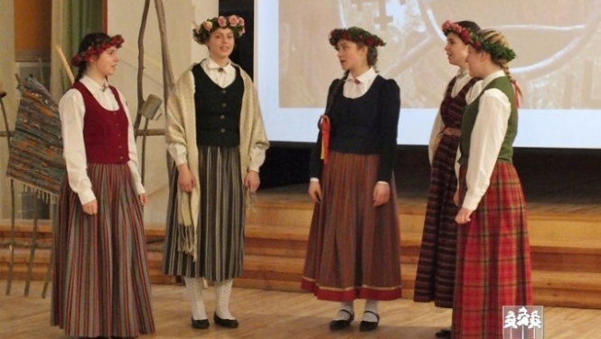 Ogres 1.vidusskolas komandai 1.pakāpe latviešu tautas dziesmu dziedāšanas sacensībās