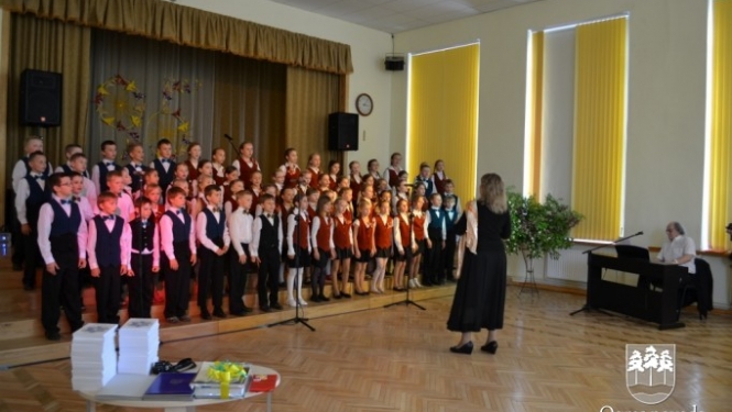 Ogres 1. vidusskola atzīmē 95 gadu jubileju