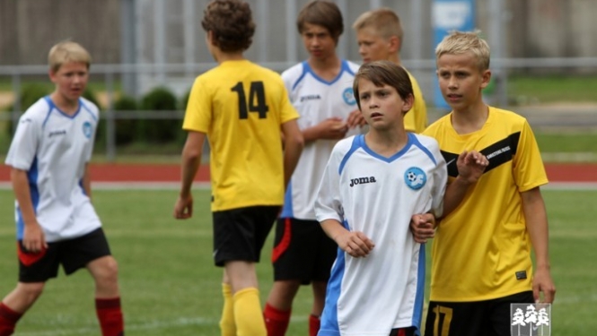 "Ogres SC" jaunie futbolisti piekāpjas Vidzemes izlasei