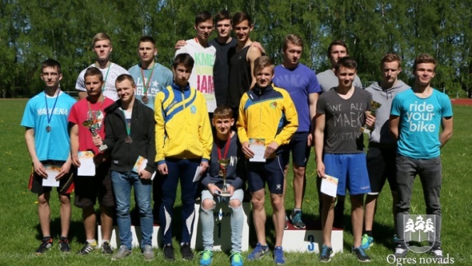 Mūsu jaunajiem vieglatlētiem godalgas Skolēnu spartakiādē