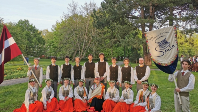 Ikšķiles pilsētas tautas nama jauniešu deju kolektīvs "Spole"
