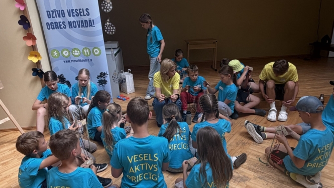 Viena no četrām Oveselība un SIA Brightness organizētajām bērnu diennakts vasaras nometnēm “Vesels. Aktīvs. Priecīgs”, kas šovasar norisinājās Ogresgala pamatskolā