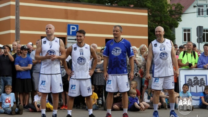 Basketbola spēle "Prezidents pret prezidentu" Ogres pilsētas svētkos