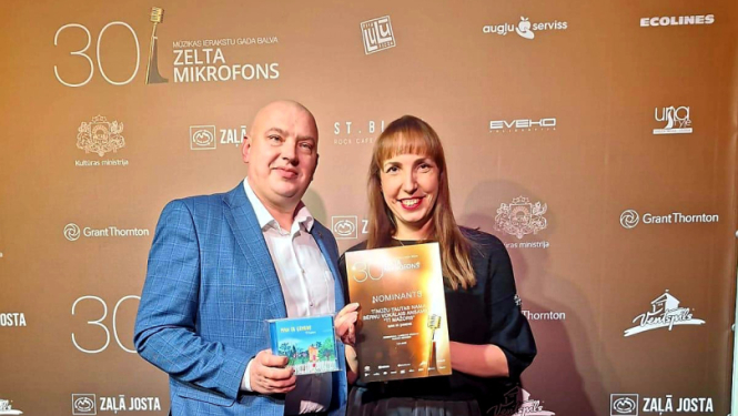 Zelta mikrofons
