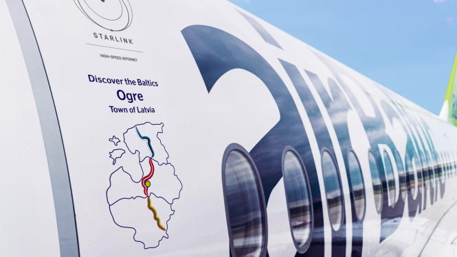 airBaltic lidmašīna ar Ogres vārdu
