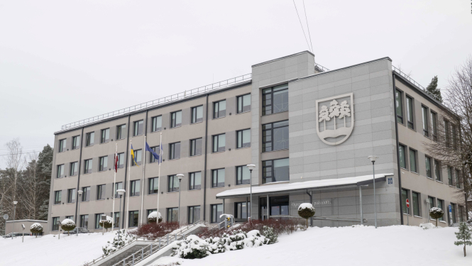 Ogres novada pašvaldības domes ēka ziemā
