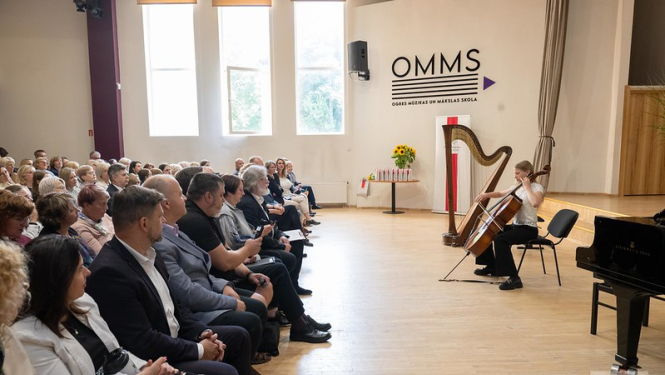 Ogrē pulcējās Latvijas profesionālās ievirzes un vidējās profesionālās kultūrizglītības skolu vadītāji, lai kopīgi iesāktu jauno mācību gadu