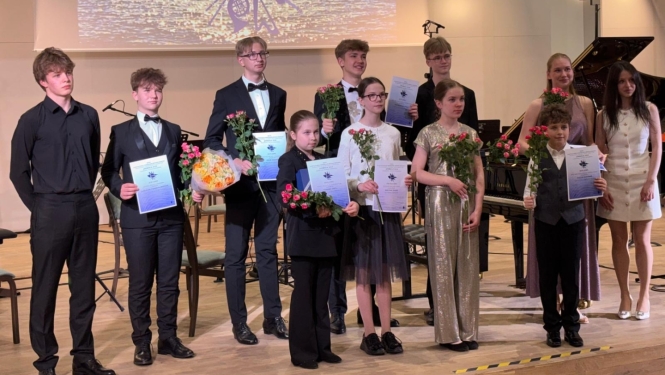 Ikšķiles mūzikas un mākslas skolas audzēkne Adriana Ūdre gūst panākumus starptautiskā klavierkoncertā