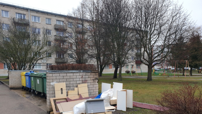 Pievērš pastiprinātu uzmanību lielgabarīta atkritumu izmešanai pilsētā