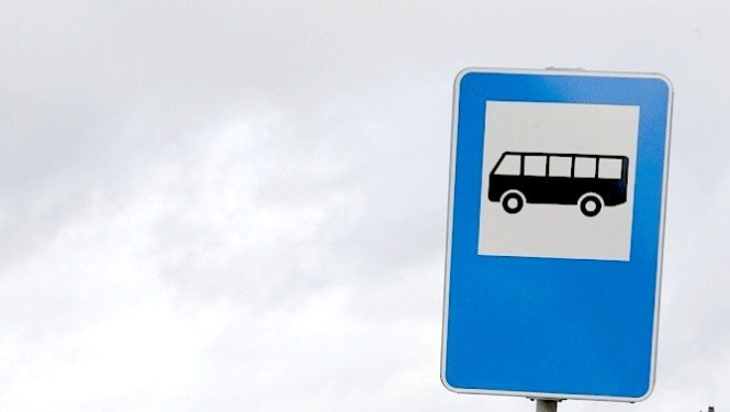 Autobusa pietura