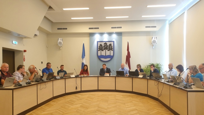 Apstiprina Ogres novada Izglītības pārvaldes nolikumu un amatus