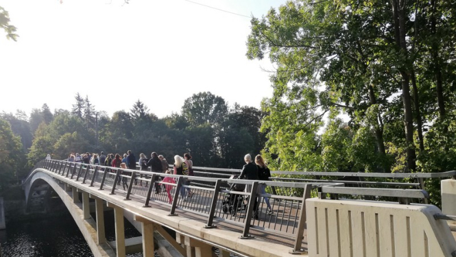 Šonedēļ uzsāks gājēju tilta izgaismošanas darbus