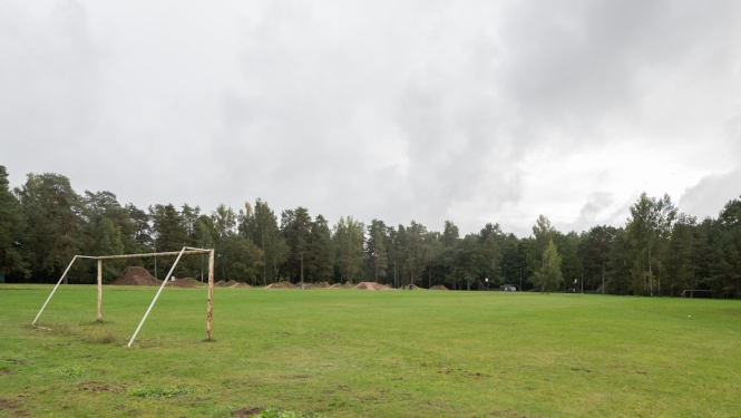Futbola laukums Reinpētera ielā 2, Ikšķilē