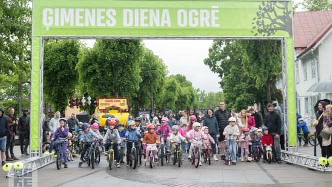 Ģimenes dienas pasākums Ogrē 2026. gada 6. jūnijā. Bērnu velobrauciena starts.