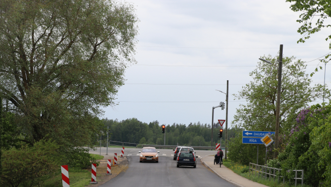 Dārza ielā ieklāts asfalts un turpinās labiekārtošanas darbi