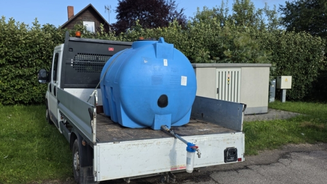 Dzeramā ūdens piegāde iedzīvotājiem Pārogrē, kuriem pēc vētras nav atjaunota elektroenerģija