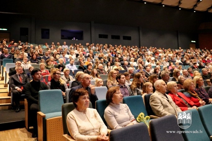 Godinot izcilākos novadniekus, Ogrē atzīmē valsts 101. gadadienu
