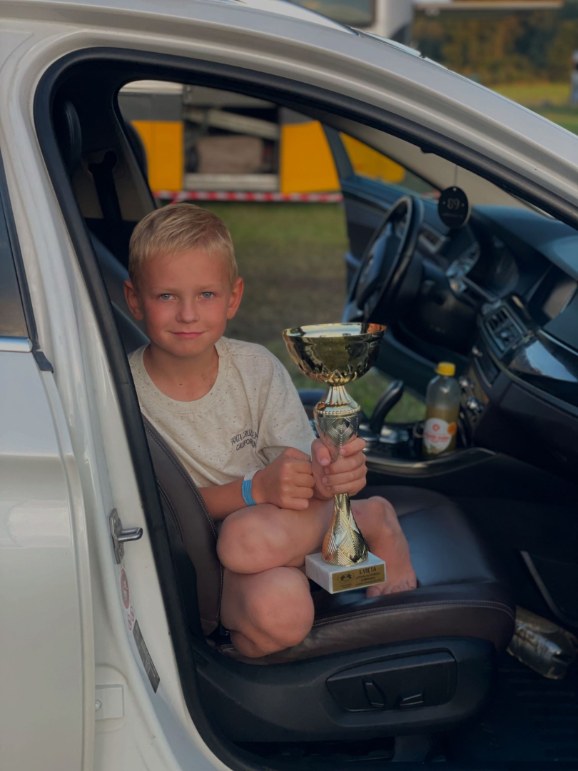 Suntažu pirmklasnieks Rajens Čipens – Latvijas čempions autokrosā