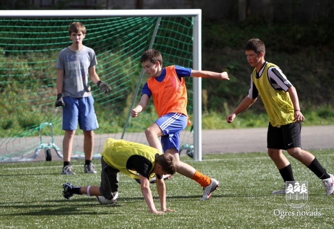 2011. gada 8. - 9. klašu futbola turnīrā uzvar Ogres Valsts ģimnāzija