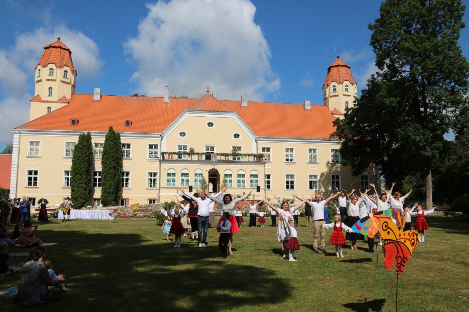 Suntaži svin 800 gadu jubileju