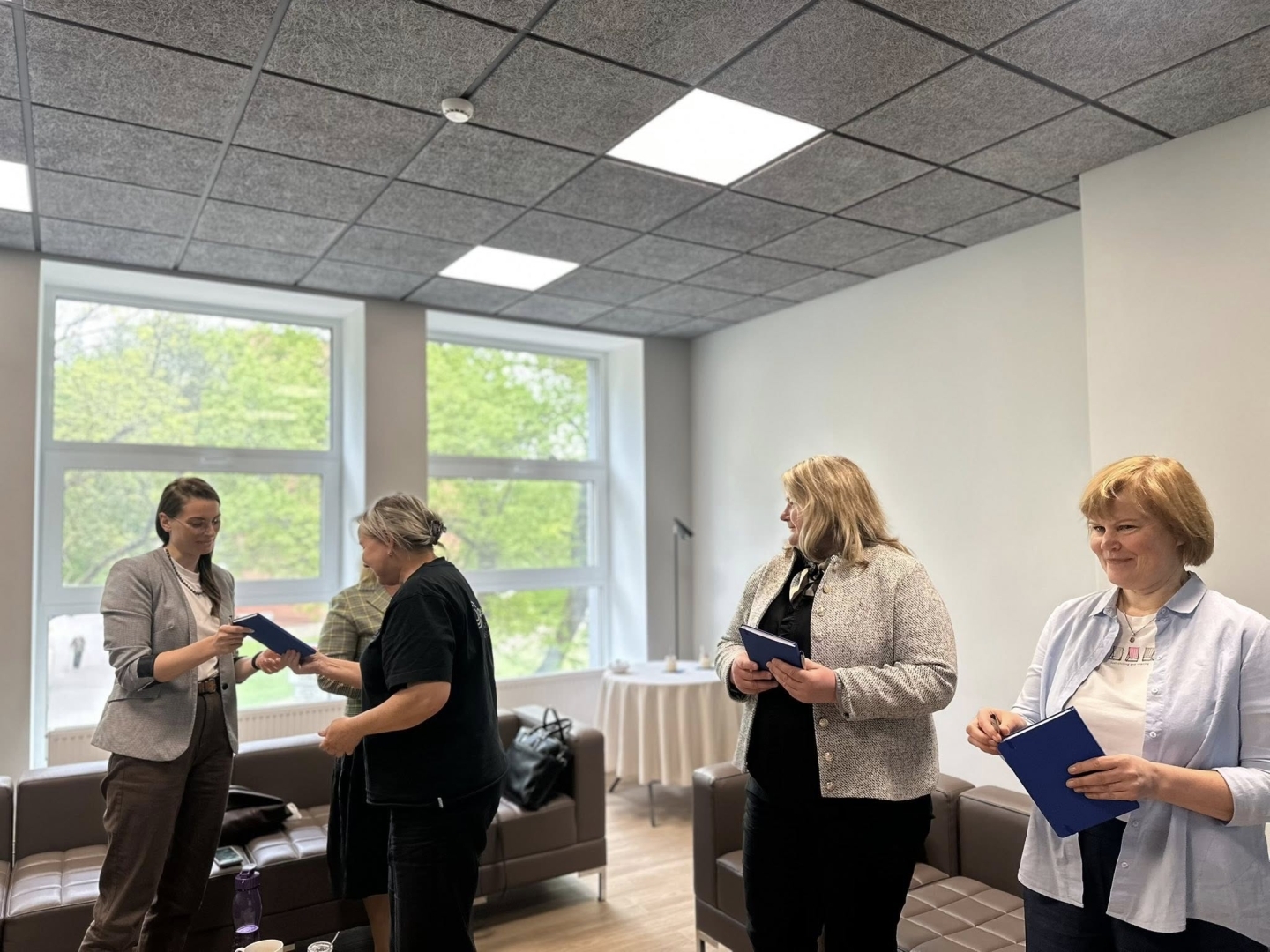 Oveselība dalās pieredzē ar Valsts izglītības attīstības aģentūras (VIAA) pārstāvjiem par veselībpratības veicināšanu Ogres novada izglītības iestādēs