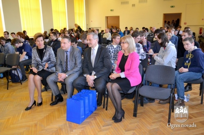 Izglītības un zinātnes ministre apbalvo informātikas valsts olimpiādes uzvarētājus