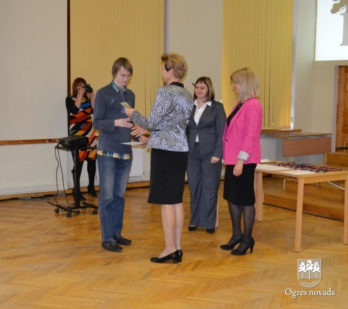 Izglītības un zinātnes ministre apbalvo informātikas valsts olimpiādes uzvarētājus