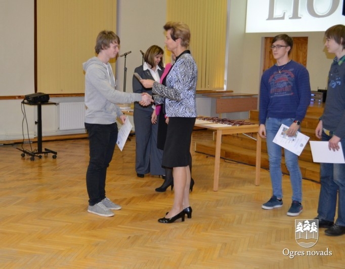 Izglītības un zinātnes ministre apbalvo informātikas valsts olimpiādes uzvarētājus
