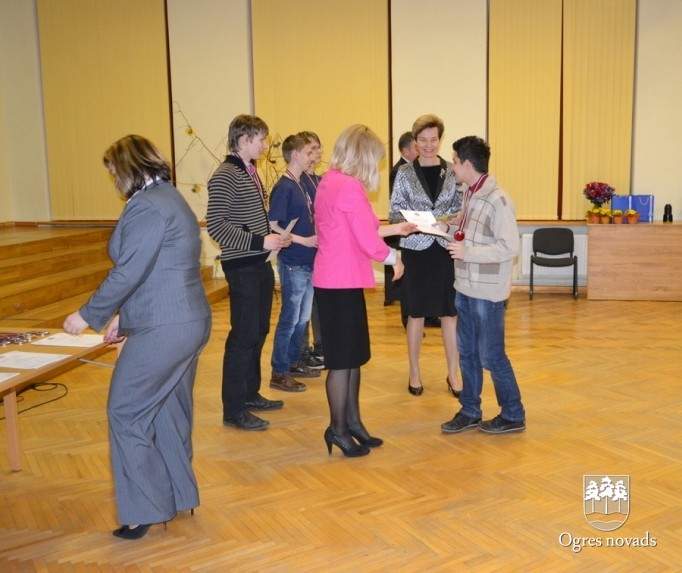Izglītības un zinātnes ministre apbalvo informātikas valsts olimpiādes uzvarētājus
