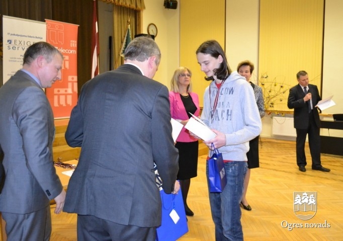 Izglītības un zinātnes ministre apbalvo informātikas valsts olimpiādes uzvarētājus