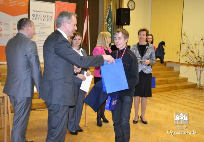 Izglītības un zinātnes ministre apbalvo informātikas valsts olimpiādes uzvarētājus