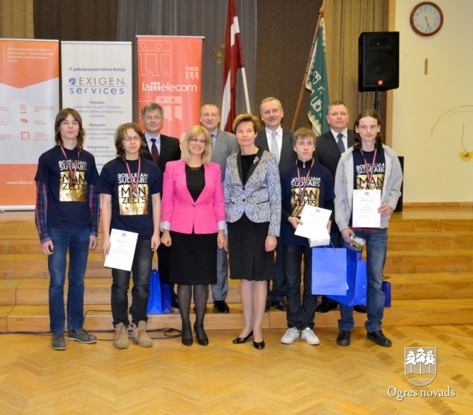 Izglītības un zinātnes ministre apbalvo informātikas valsts olimpiādes uzvarētājus