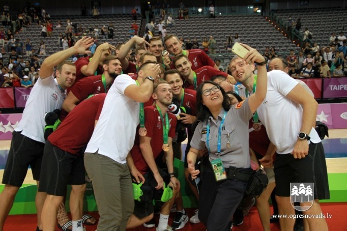 Basketbolists Sīpoliņš izcīna Universiādes bronzu