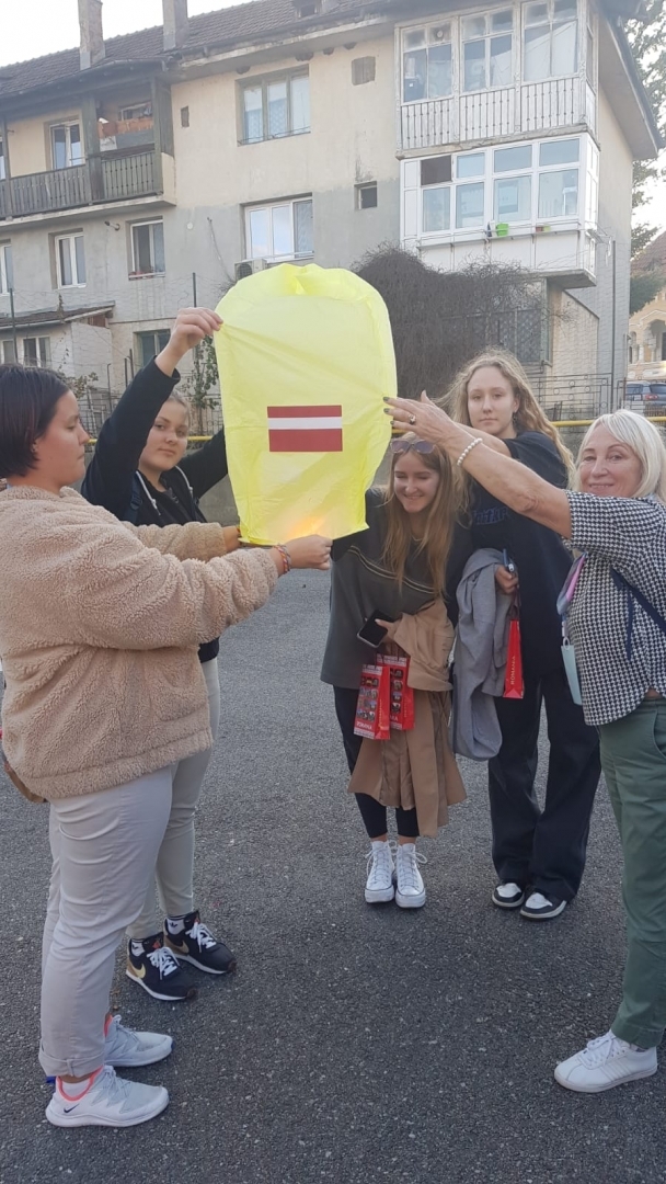 Ogres Valsts ģimnāzijas skolēni un skolotāji piedalās Erasmus + projektā Rumānijā