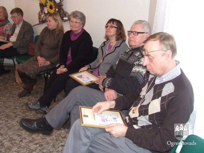 Madlienas pansionātam ziedo gultas