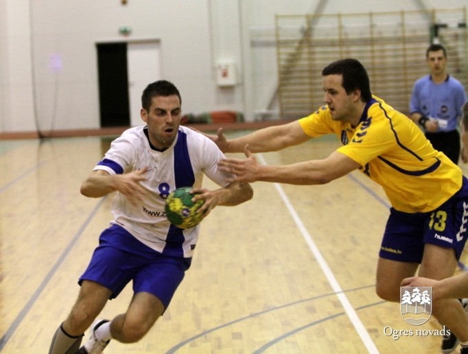 Ogres handbolisti uzvar Latvijas čempionus