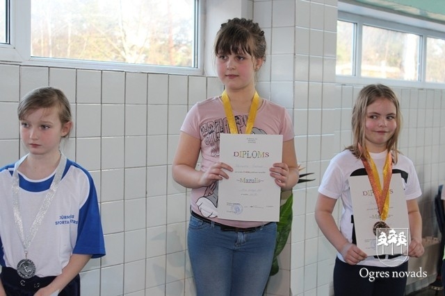 Jaunajiem peldētājiem septiņas medaļas sacensībās Jūrmalā