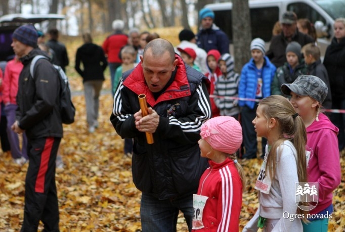 Ogrēniešiem un madlieniešiem uzvaras rudens krosa stafetēs