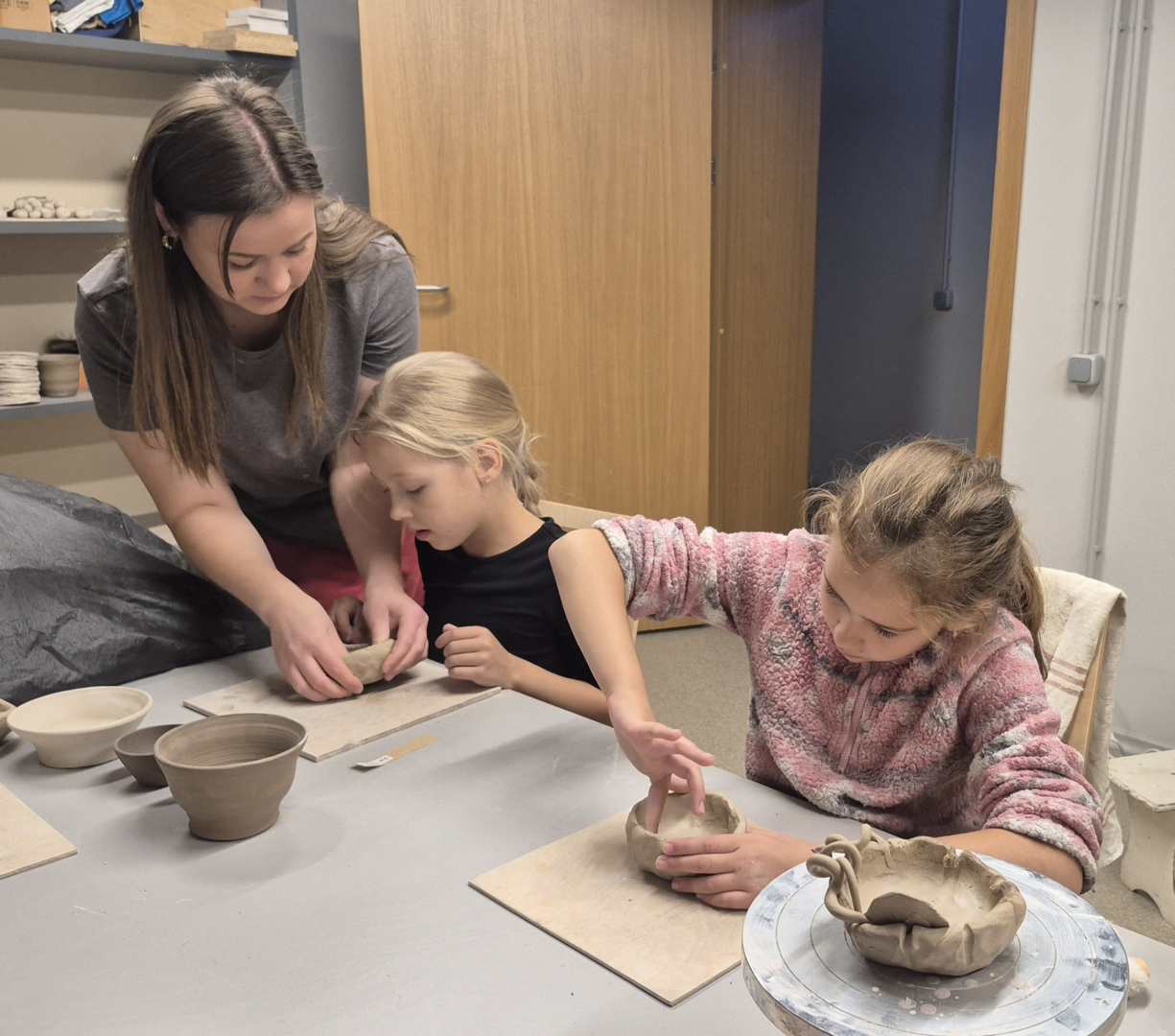 Labo darbu nedēļas pasākums Specializētajās darbnīcās, kur viesojas 2. klases skolēni