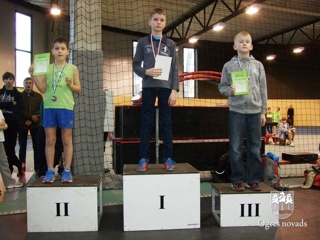 Ogres NSC vieglatlētiem bagātīga medaļu raža Valgā