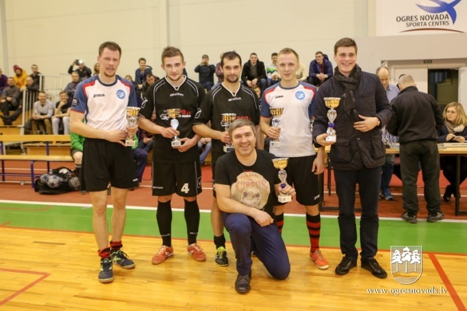 "Ogres SC" telpu futbola komanda triumfē novada čempionātā