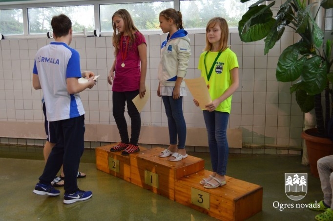 Ogrēniešiem 12 medaļas Jūrmalas peldēšanas čempionātā