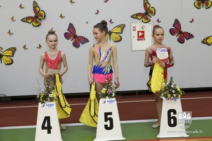 Ogres NSC vingrotājām 9 medaļas "Sniegpulkstenīšu kausā"