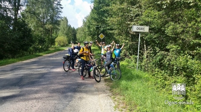 Ogres JIC „Burziņš” jaunieši min pedāļus „Velosprādzienā”!
