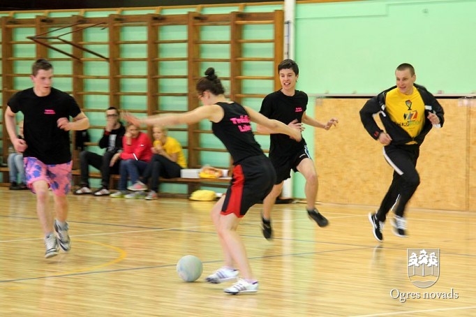 Suntažu vidusskolā viesojas Aigars Fadejevs (foto Andris Linde)