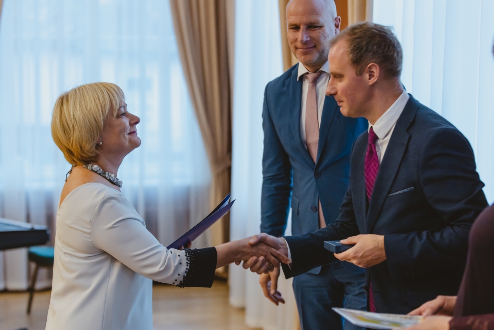 Pasākumā “Ogres novada Gada pedagogs 2022” godina novada pedagogus