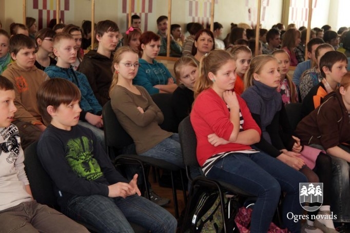 Suntažu vidusskolā viesojas Aigars Fadejevs (foto Andris Linde)