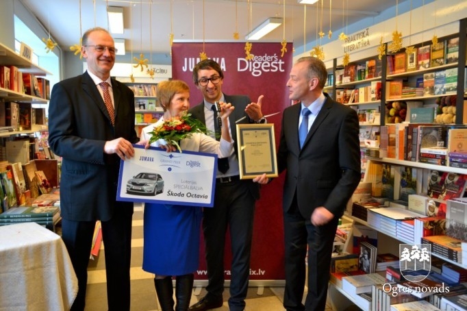 spēles Grand Prix laimētāju apbalvošana