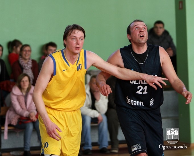 Basketbola čempionātā noskaidrotas finālistes